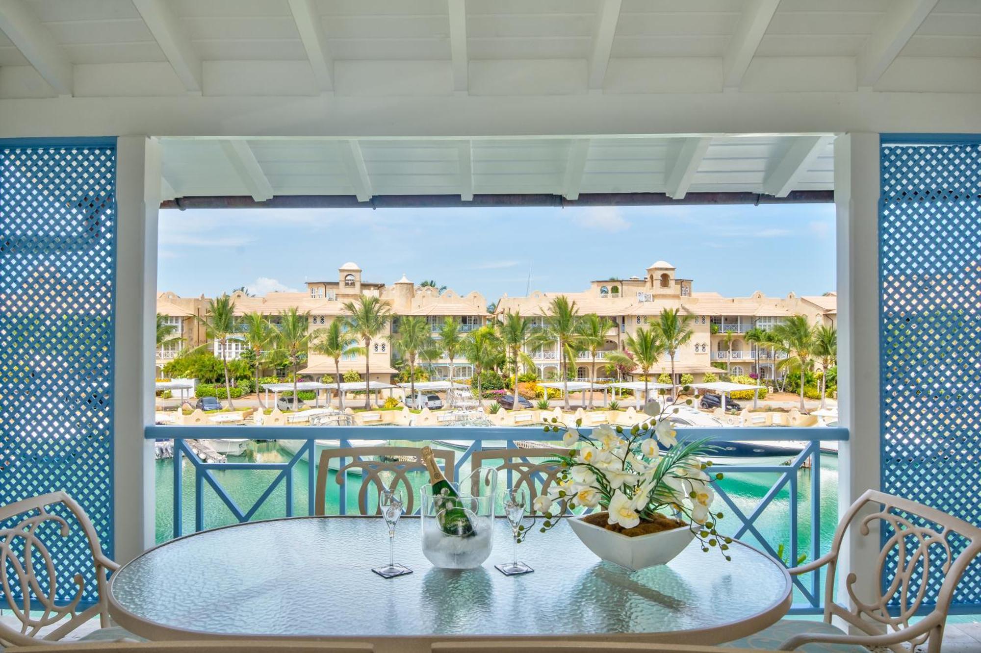 Port St. Charles Hotel Saint Peter Luaran gambar